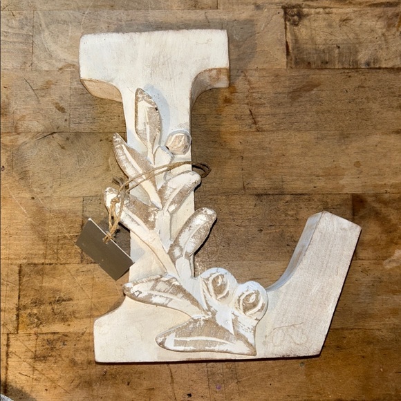 💜Wooden Decorative Letter 'L' with Floral Design - Picture 2 of 3